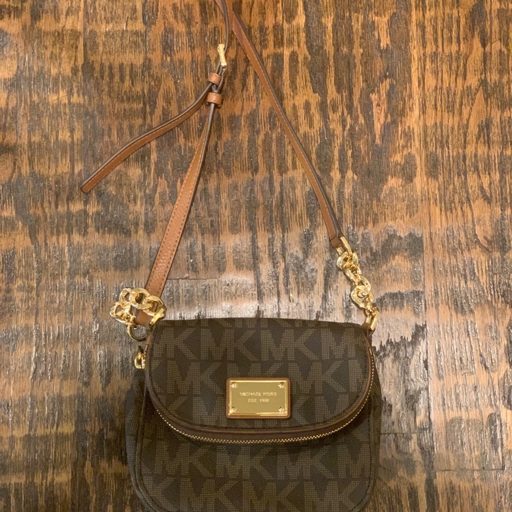 brand new micheal kors cross body
